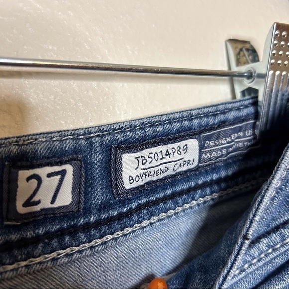 Miss Me Denim Distressed Boyfriend Capri Size 27 (around a US Size 4) - Picture 13 of 16